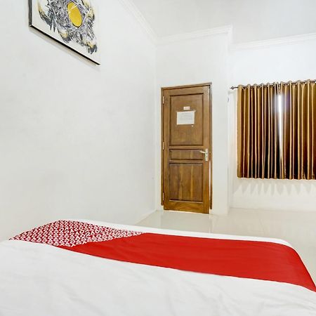 Super Oyo 3702 Homestay Bougenville Syariah Lamongan Exteriör bild