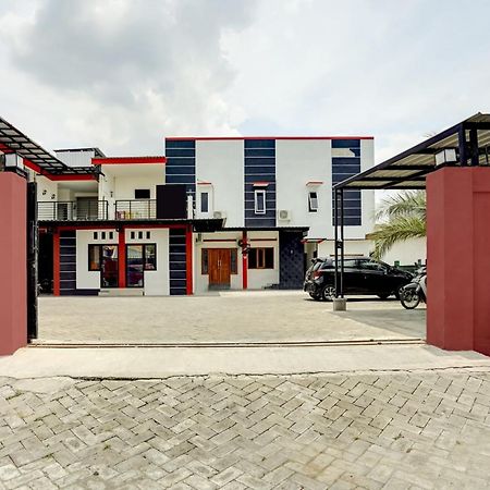 Super Oyo 3702 Homestay Bougenville Syariah Lamongan Exteriör bild