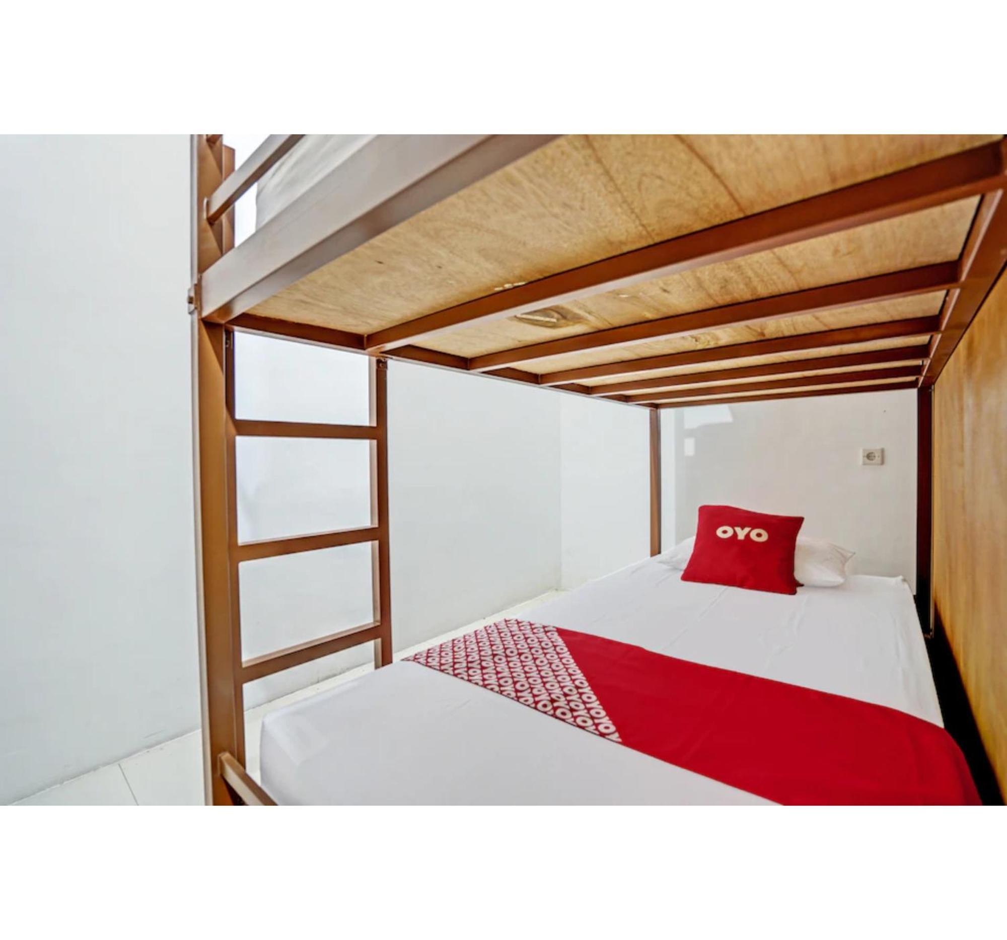 Super Oyo 3702 Homestay Bougenville Syariah Lamongan Exteriör bild