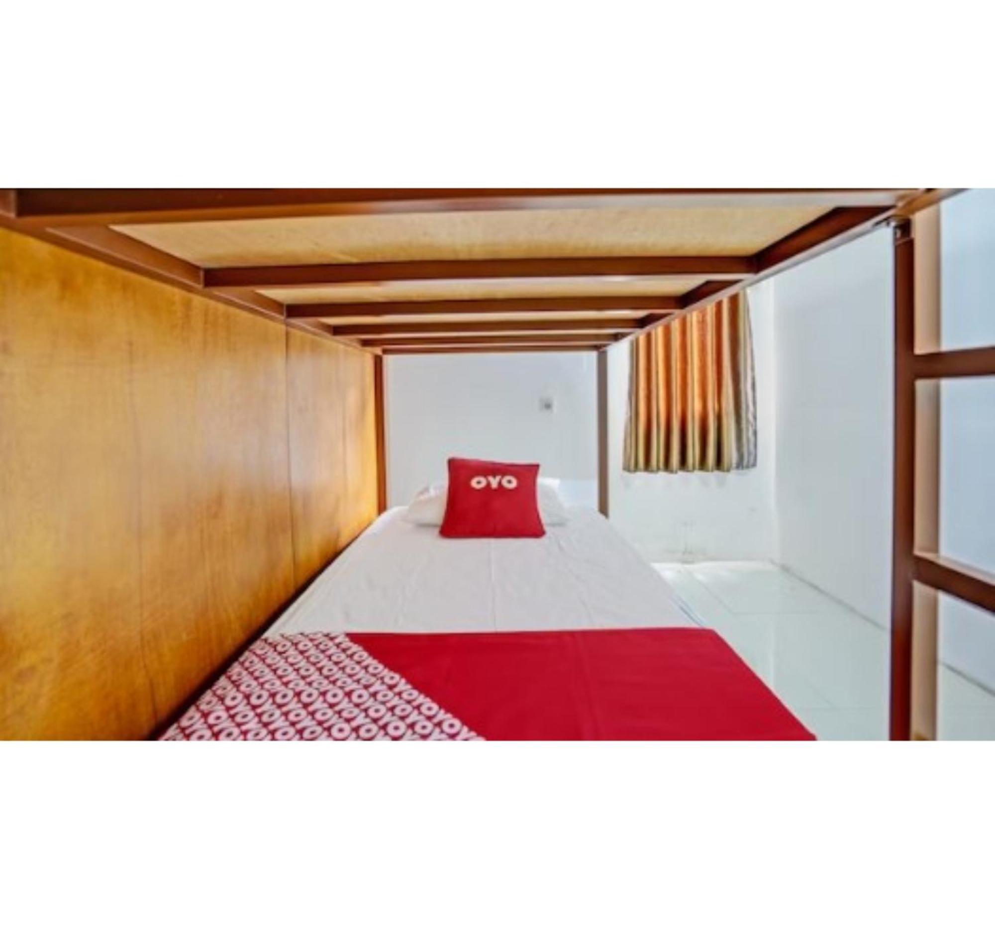 Super Oyo 3702 Homestay Bougenville Syariah Lamongan Exteriör bild