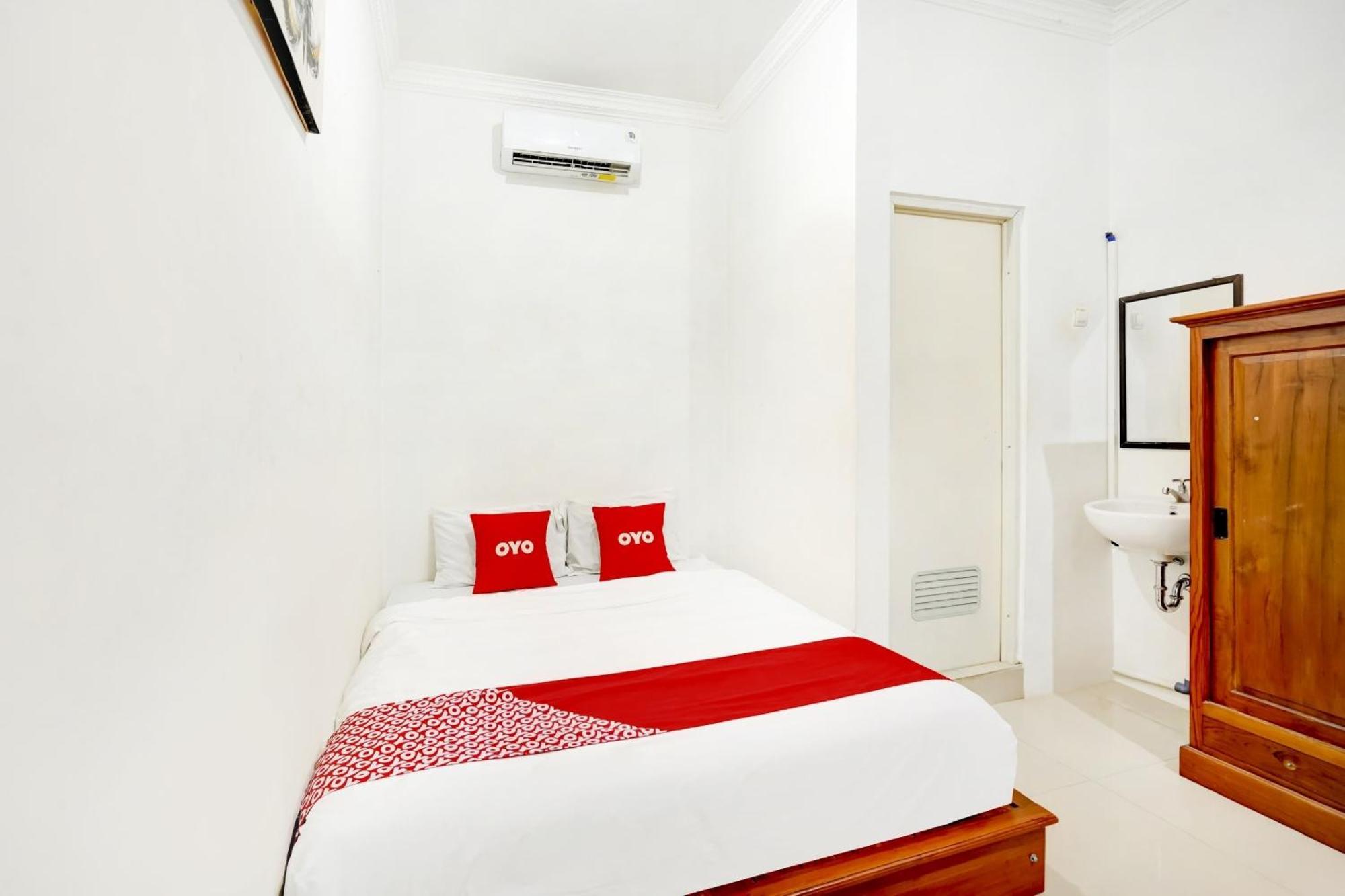 Super Oyo 3702 Homestay Bougenville Syariah Lamongan Exteriör bild