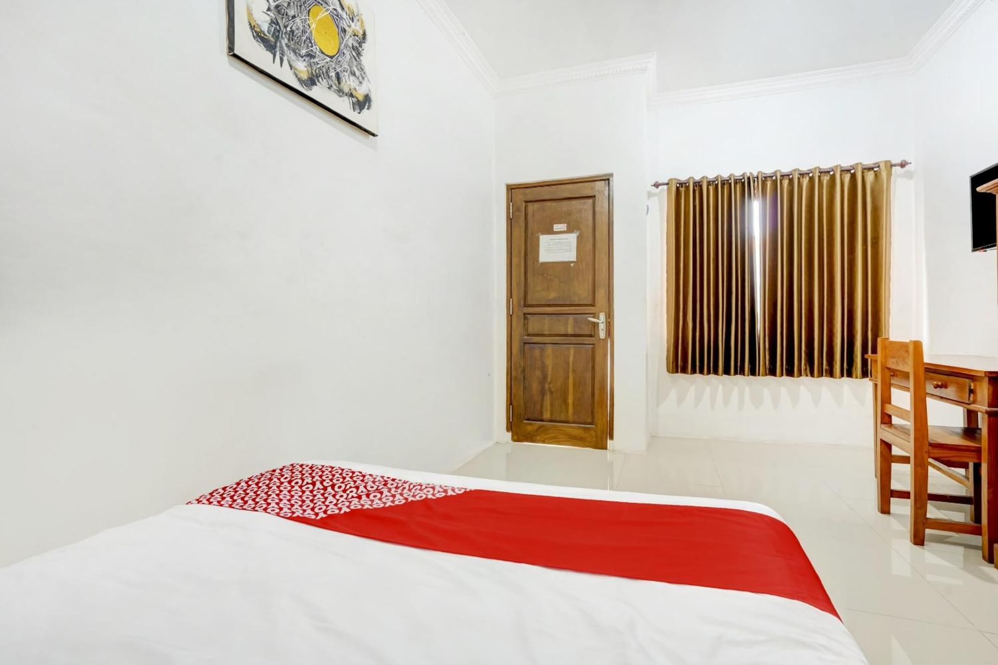 Super Oyo 3702 Homestay Bougenville Syariah Lamongan Exteriör bild