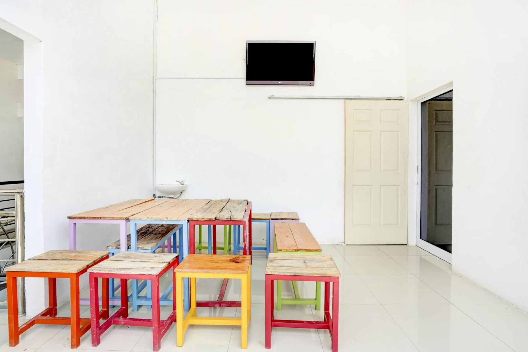 Super Oyo 3702 Homestay Bougenville Syariah Lamongan Exteriör bild