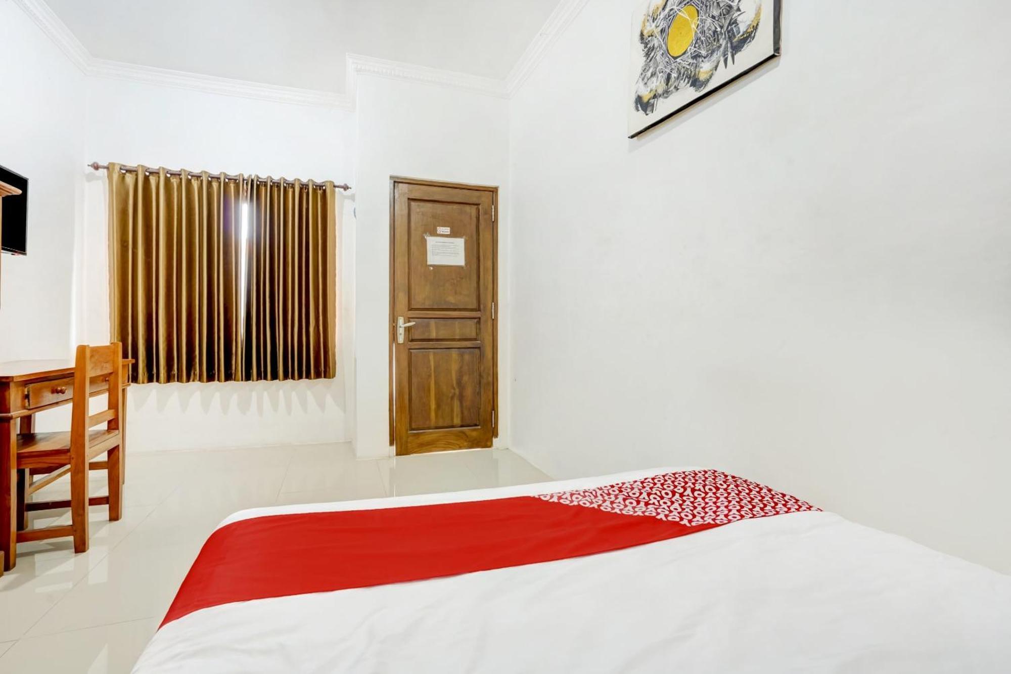 Super Oyo 3702 Homestay Bougenville Syariah Lamongan Exteriör bild