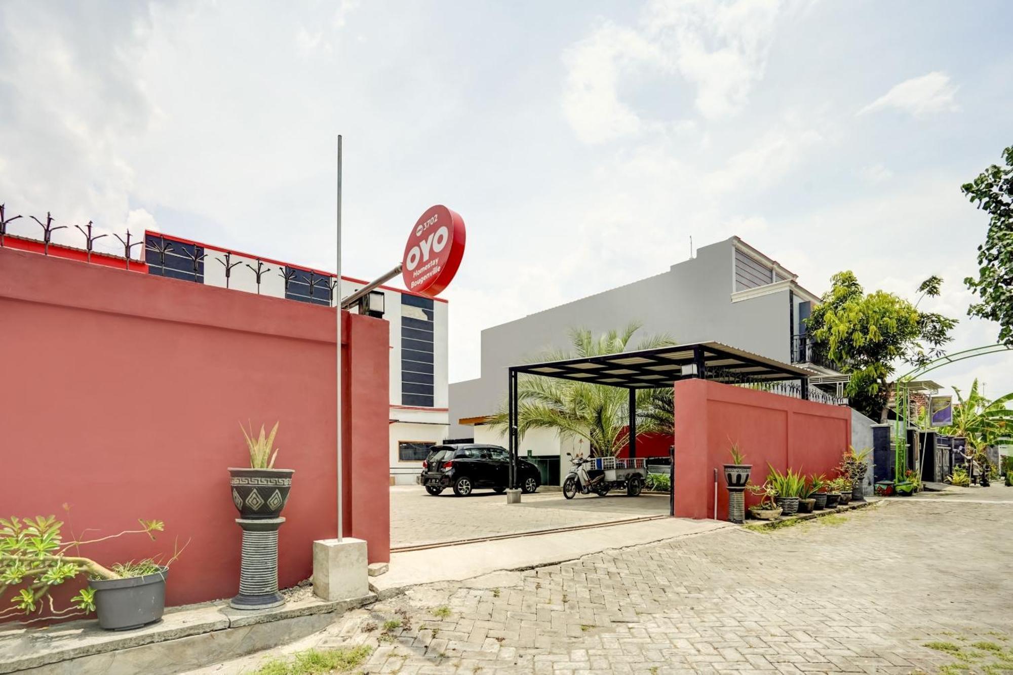 Super Oyo 3702 Homestay Bougenville Syariah Lamongan Exteriör bild